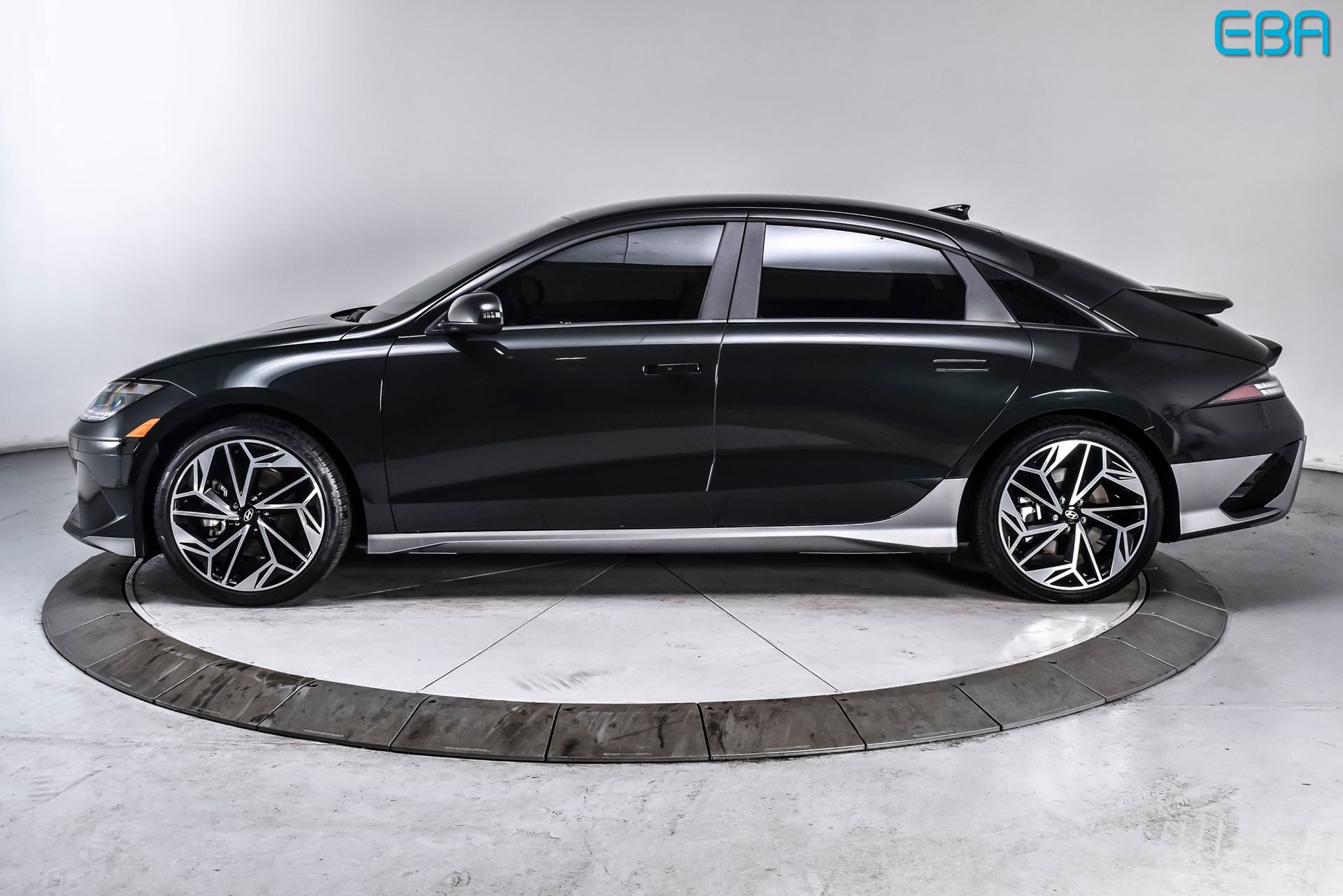 Used 2024 Hyundai Ioniq 6 SEL AWD/4WD image 3