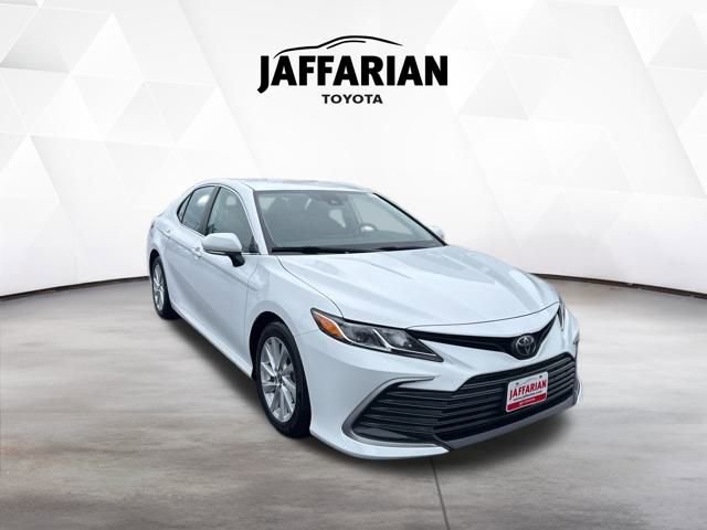 Certified 2022 Toyota Camry LE image 3