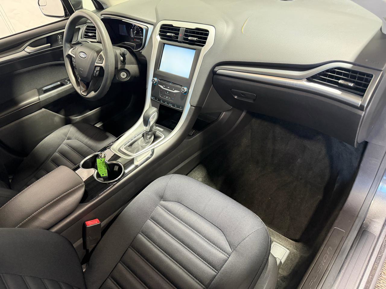Used 2015 Ford Fusion SE FWD image 13