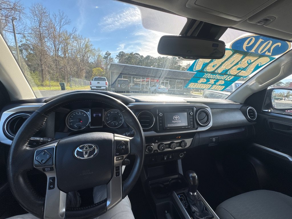 Used 2019 Toyota Tacoma SR5 AWD/4WD image 13