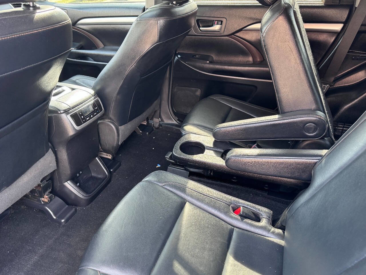 Used 2017 Toyota Highlander XLE image 15