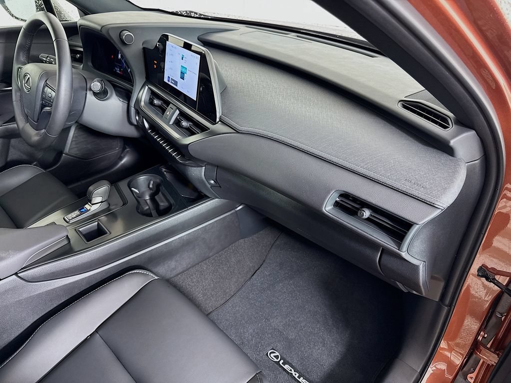 Certified 2025 Lexus UX 300h FWD w/ Accessory Package (Z2) image 30