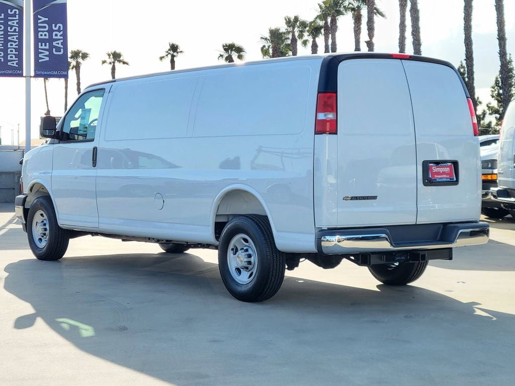 New 2026 Chevrolet Express 3500 Extended RWD image 2