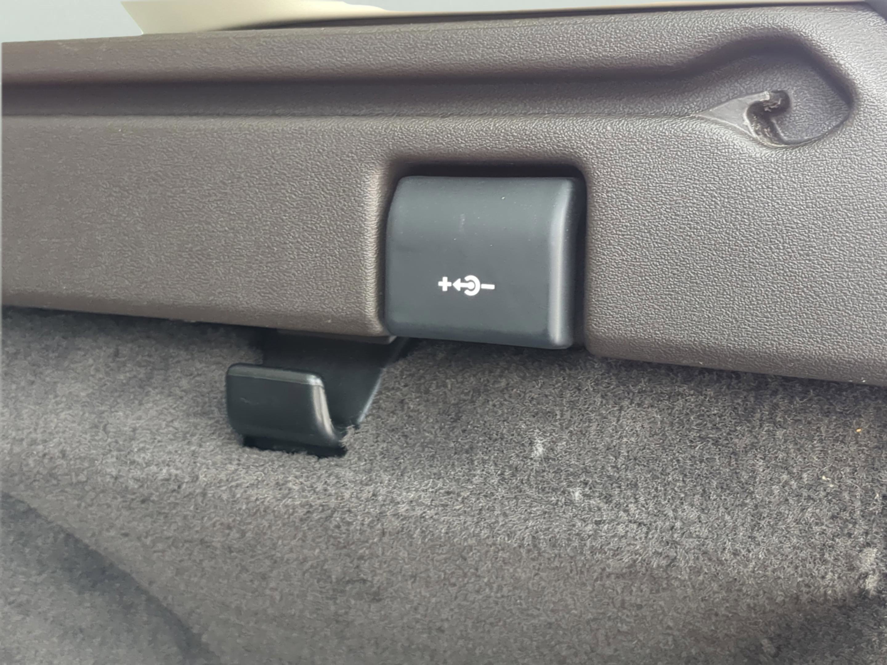 Used 2016 Land Rover Range Rover Sport HSE image 32