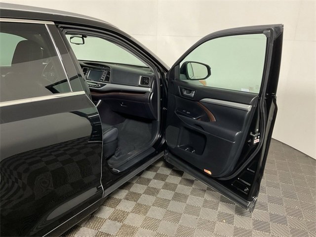 Used 2015 Toyota Highlander XLE image 30