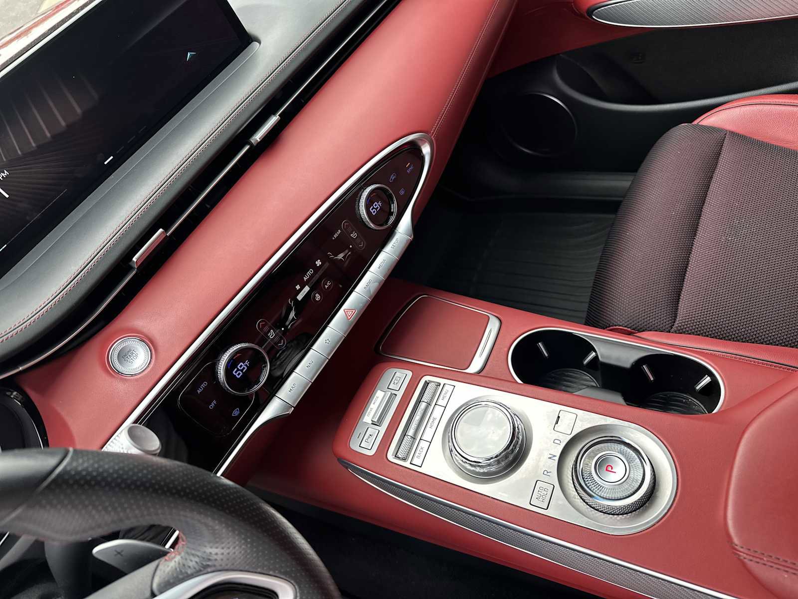 Used 2022 Genesis GV70 2.5T w/ Sport Prestige Package image 18