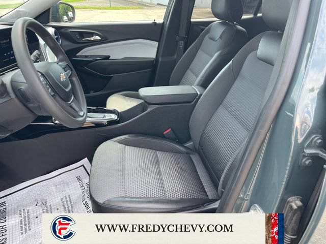 Used 2025 Chevrolet Trax LT FWD image 10