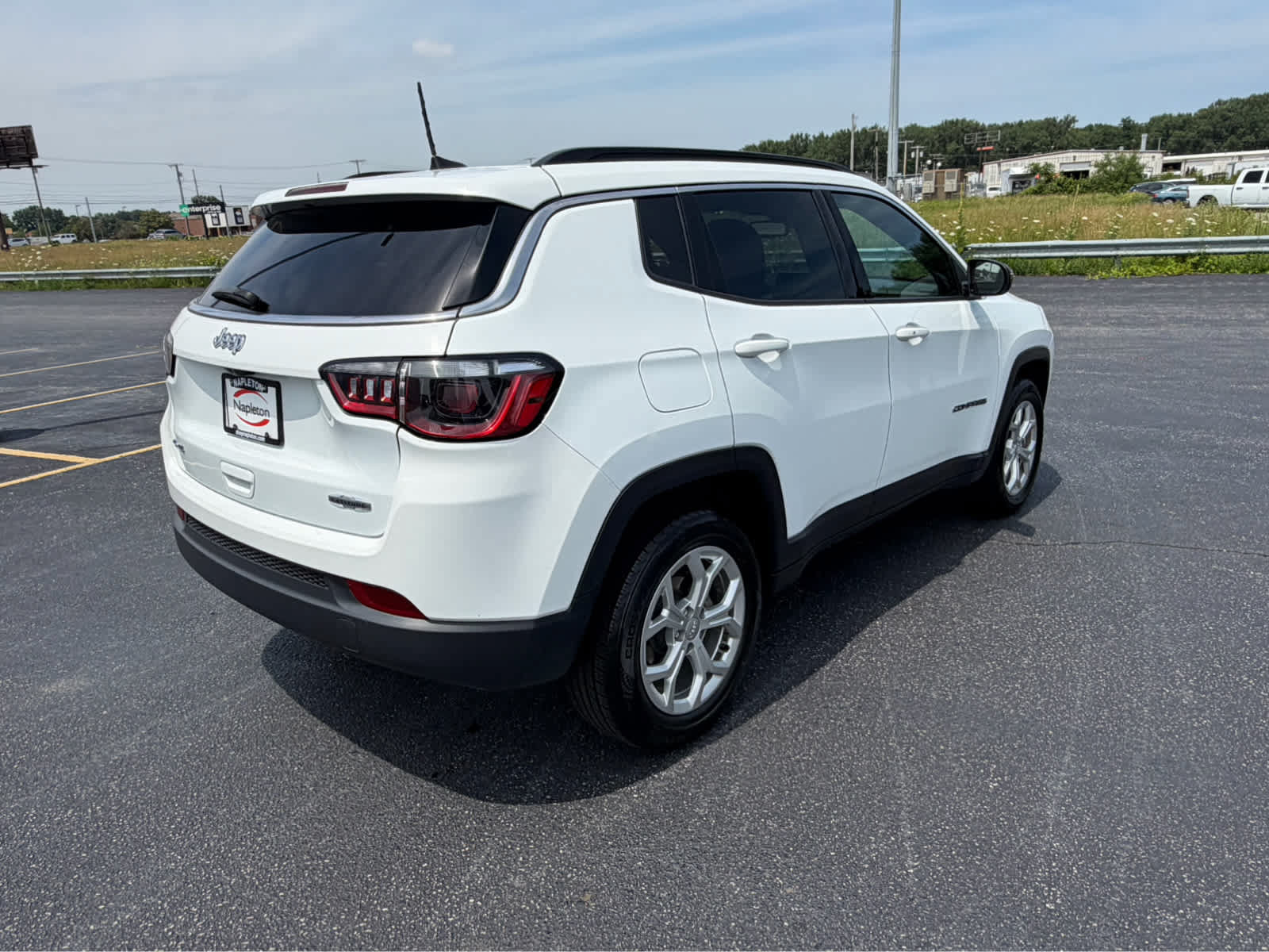 Used 2024 Jeep Compass Latitude AWD/4WD image 10