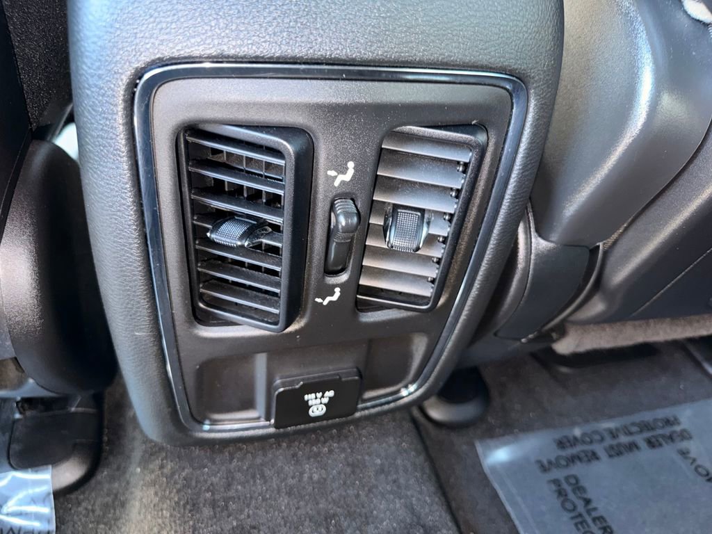 Used 2022 Jeep Grand Cherokee Laredo X image 10