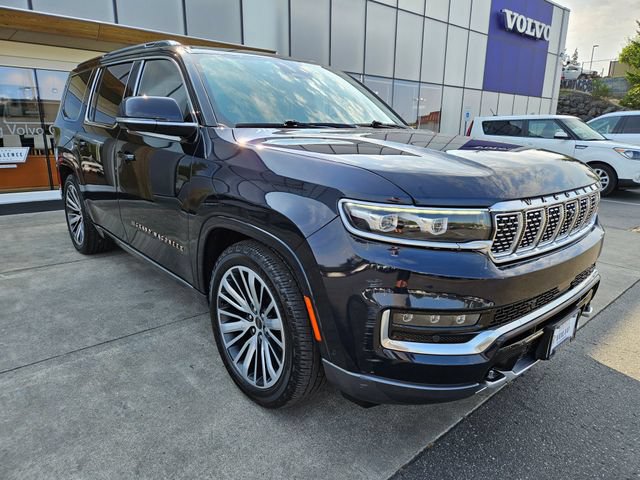Used 2022 Jeep Grand Wagoneer Series III w/ Rear Seat Video Group 1 AWD/4WD image 3