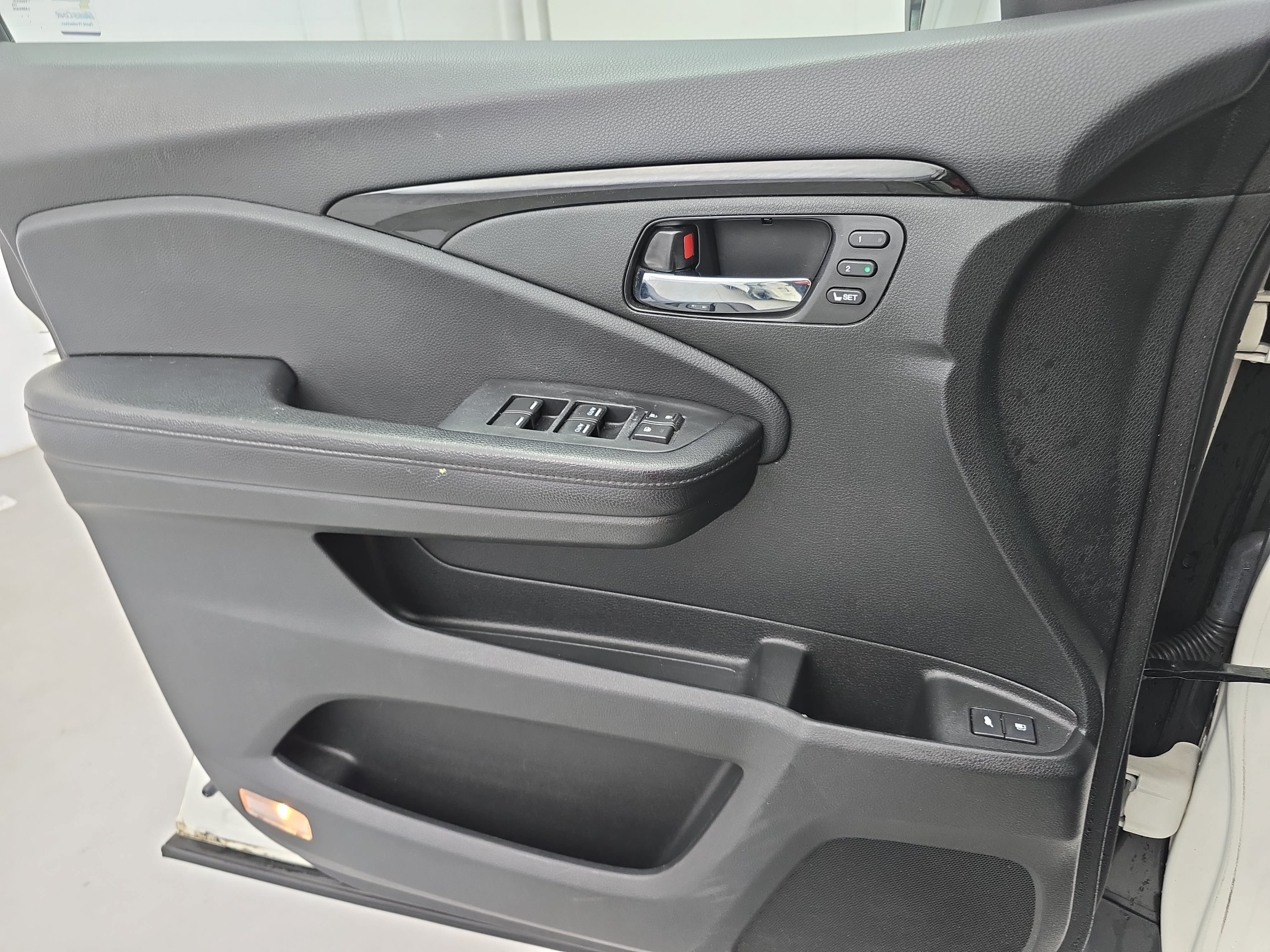 Used 2016 Honda Pilot Elite image 28