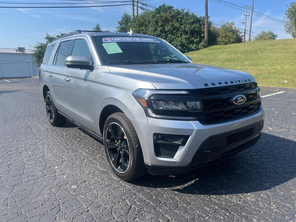 Used 2024 Ford Expedition Limited AWD/4WD image 3
