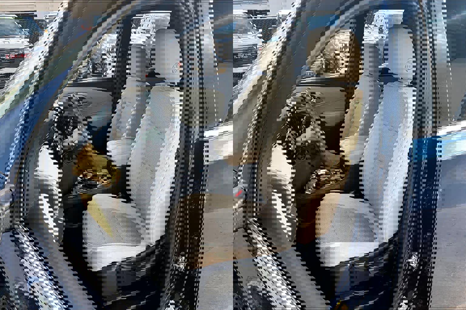 Used 2022 Chevrolet Traverse LS FWD image 8