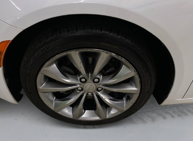 Used 2015 Chrysler 200 S FWD image 19