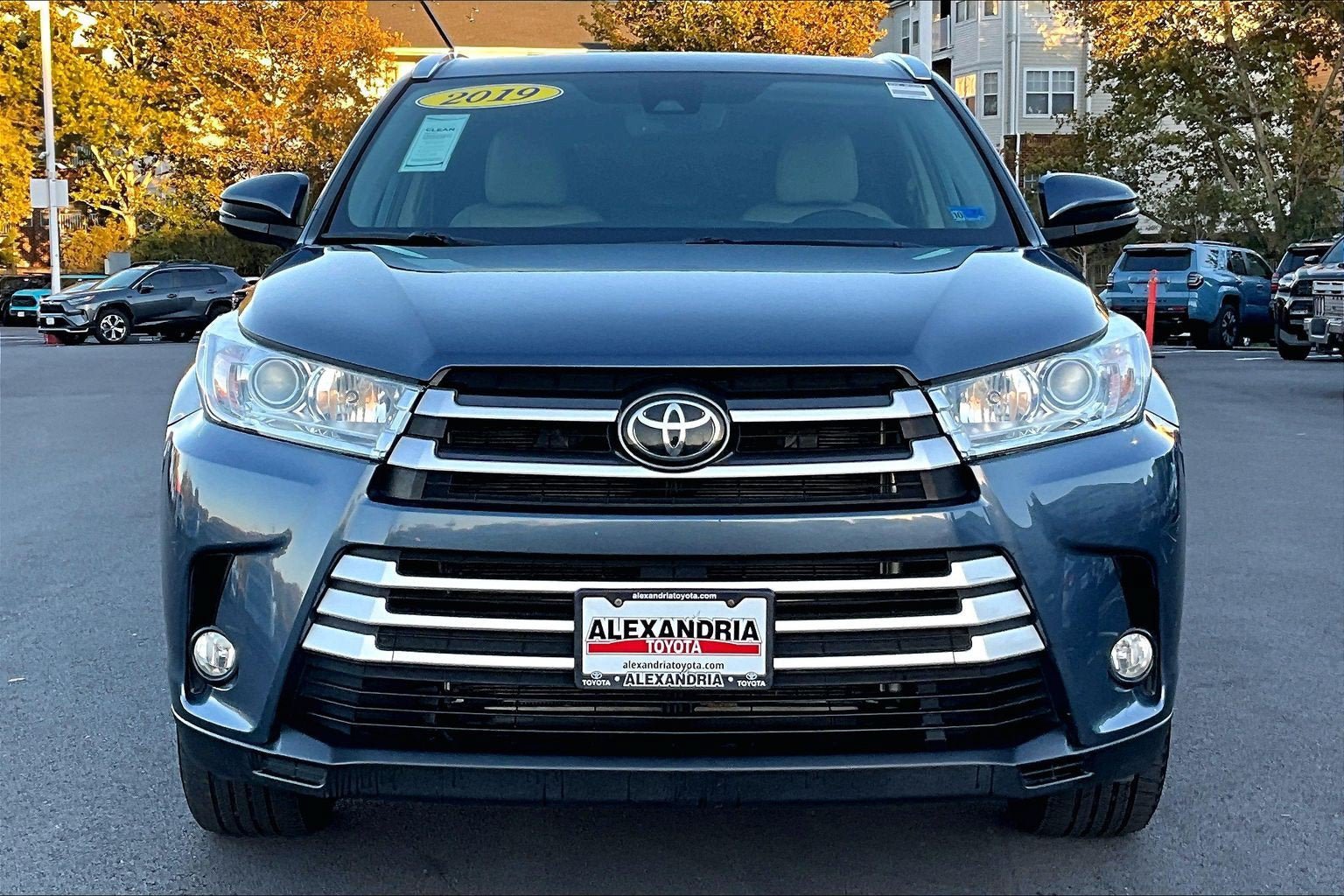 Used 2019 Toyota Highlander XLE AWD/4WD image 3