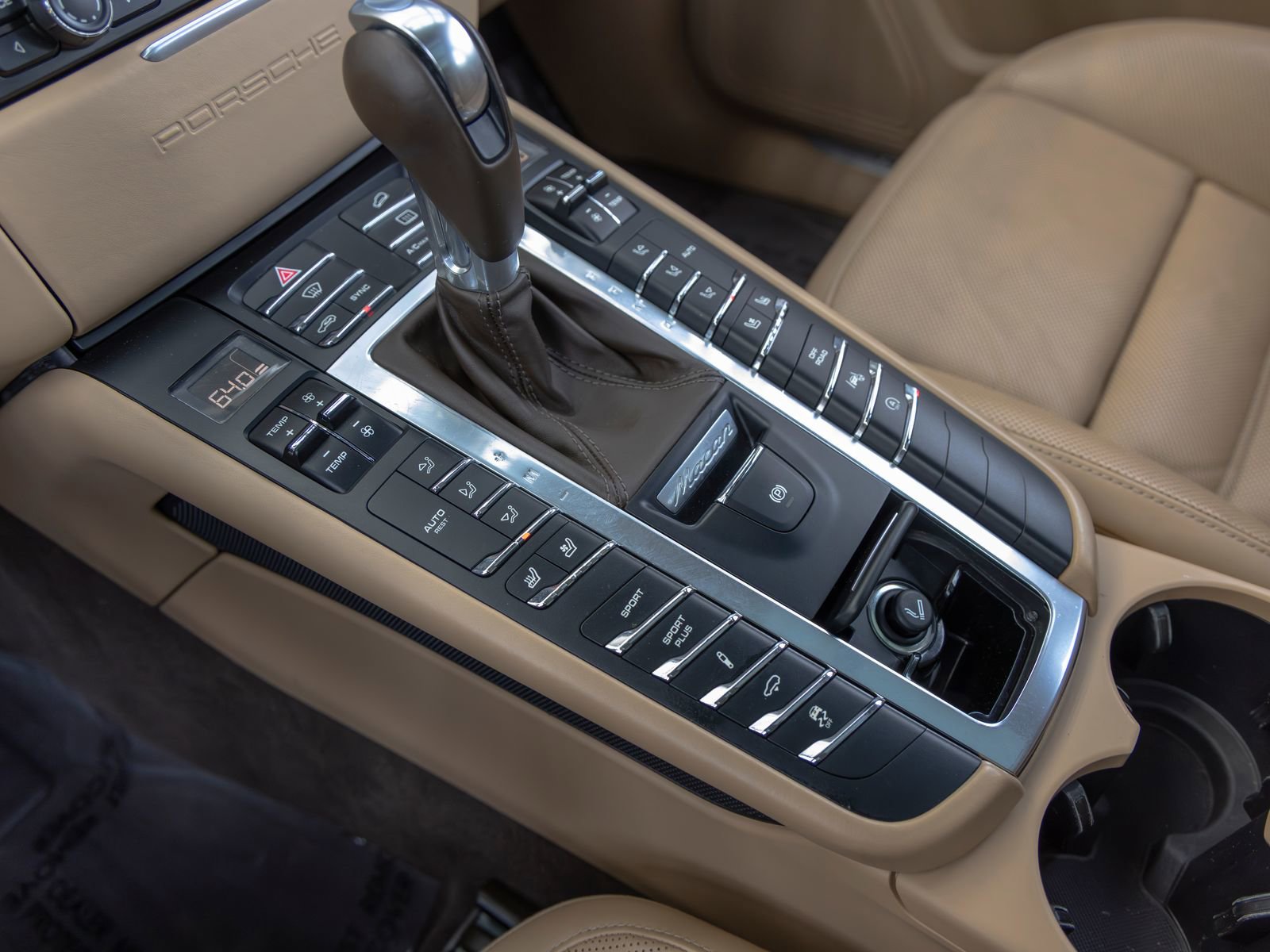 Used 2016 Porsche Macan Turbo image 40