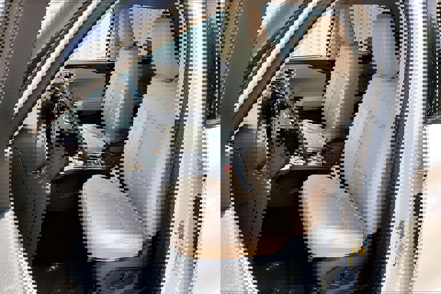 Used 2021 Ford Explorer Limited w/ Equipment Group 301A image 6