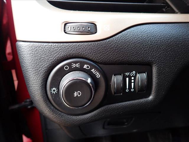 Used 2017 Jeep Cherokee Latitude w/ Safety/Convenience Group AWD/4WD image 15