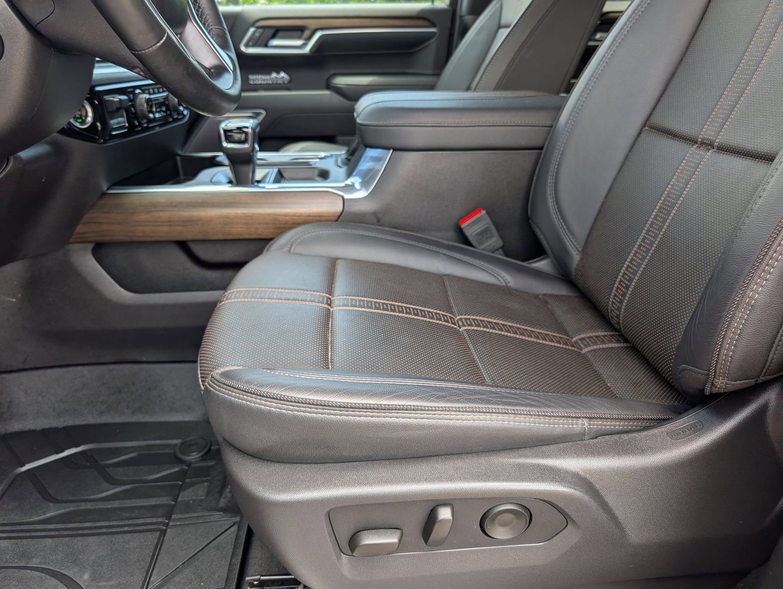 Used 2025 Chevrolet Silverado 1500 High Country w/ High Country Premium Package AWD/4WD image 16