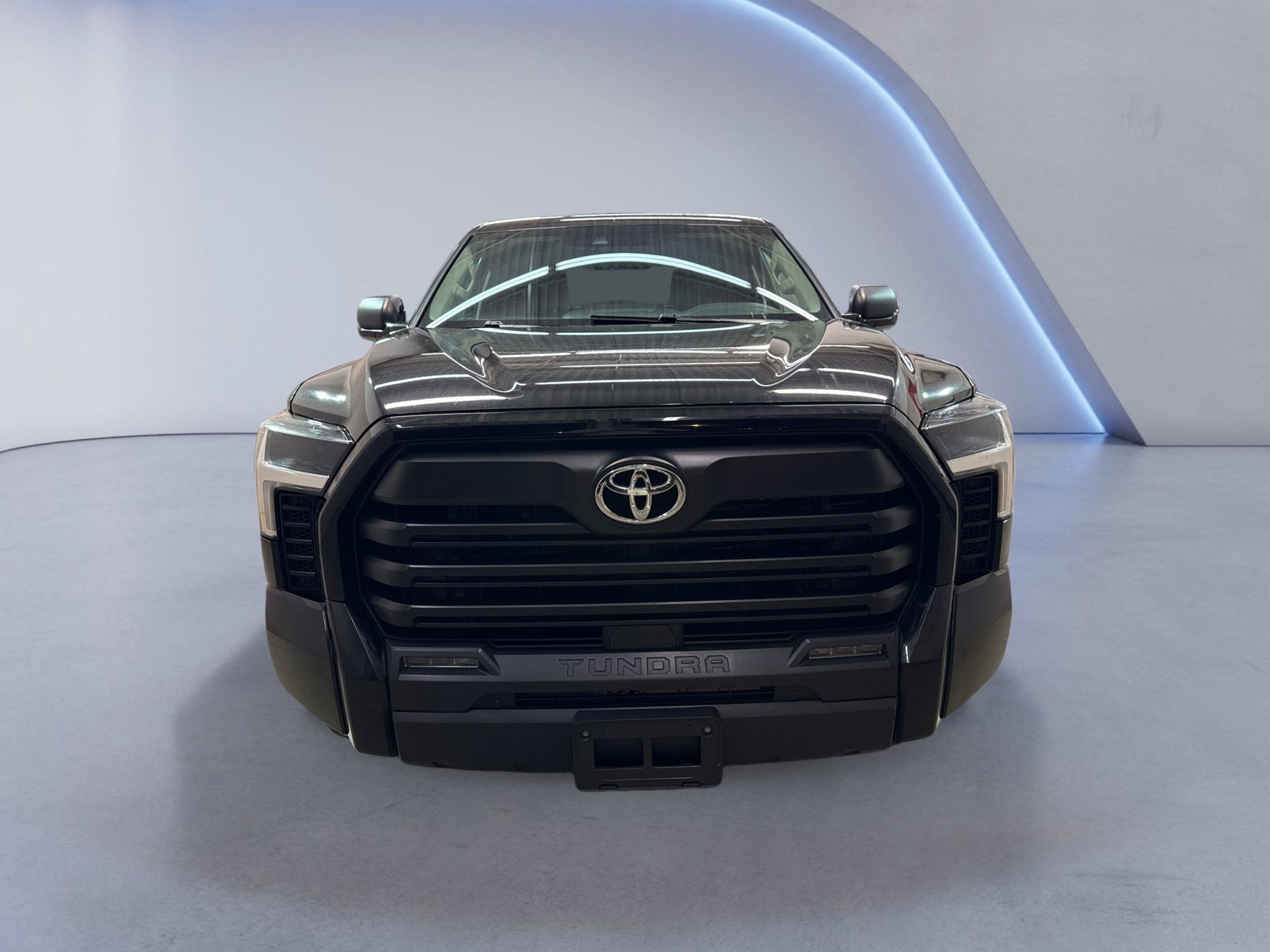 Used 2022 Toyota Tundra SR5 w/ SR5 Premium Package AWD/4WD image 2