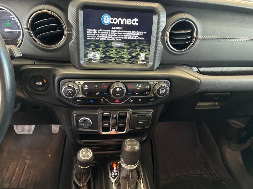 Used 2022 Jeep Wrangler Unlimited Sahara AWD/4WD image 18