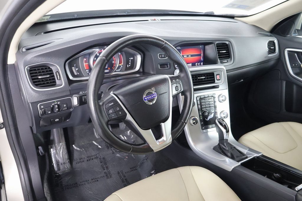 Used 2017 Volvo V60 T5 Premier w/ Convenience Package FWD image 7