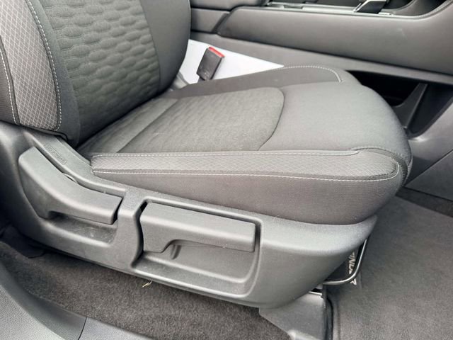 Used 2025 Nissan Pathfinder SV AWD/4WD image 9