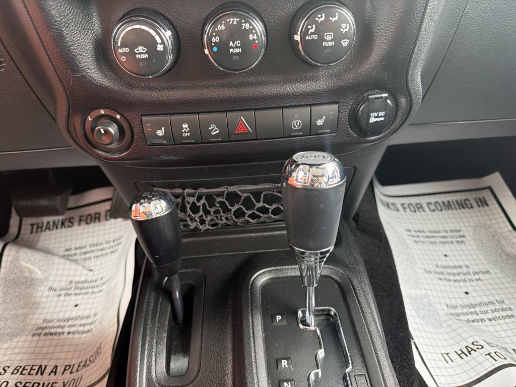 Used 2016 Jeep Wrangler Unlimited Sahara w/ Connectivity Group AWD/4WD image 29