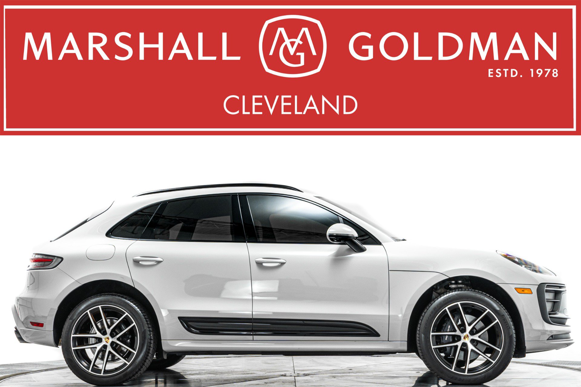 Used 2026 Porsche Macan AWD/4WD image 1