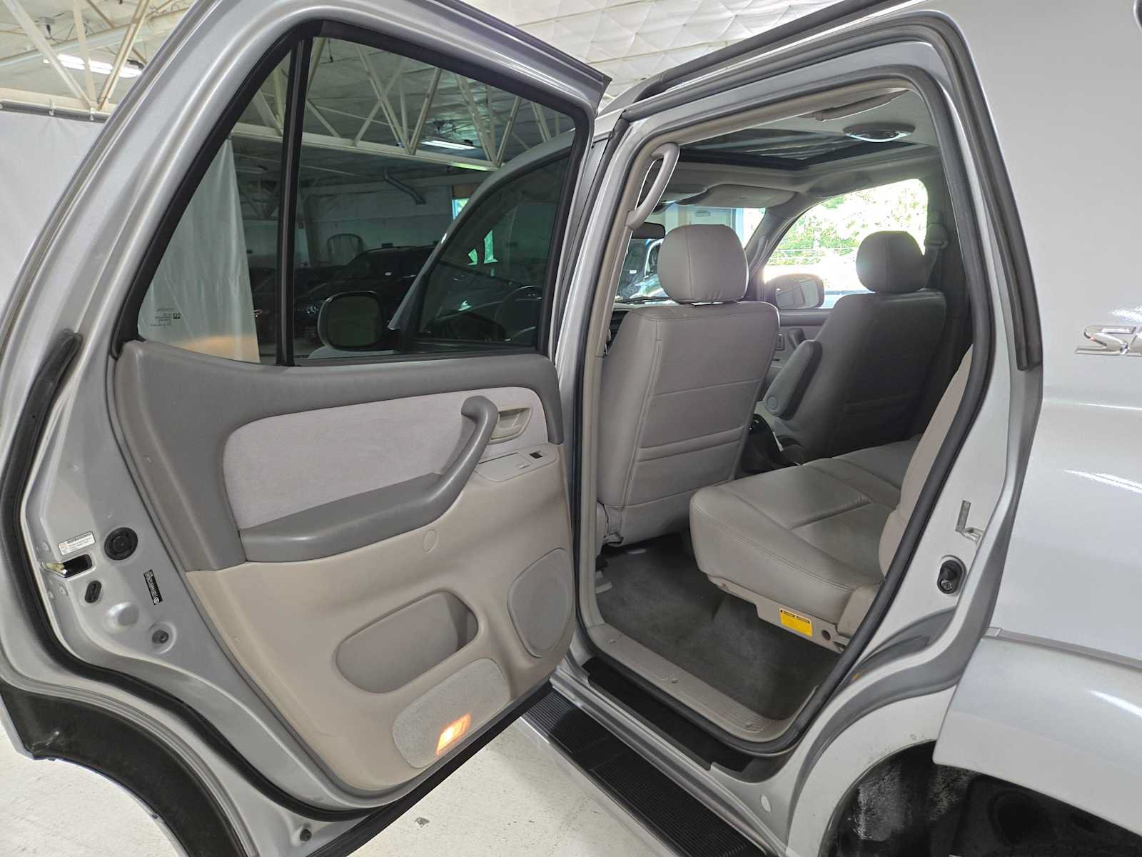Used 2007 Toyota Sequoia SR5 AWD/4WD image 15