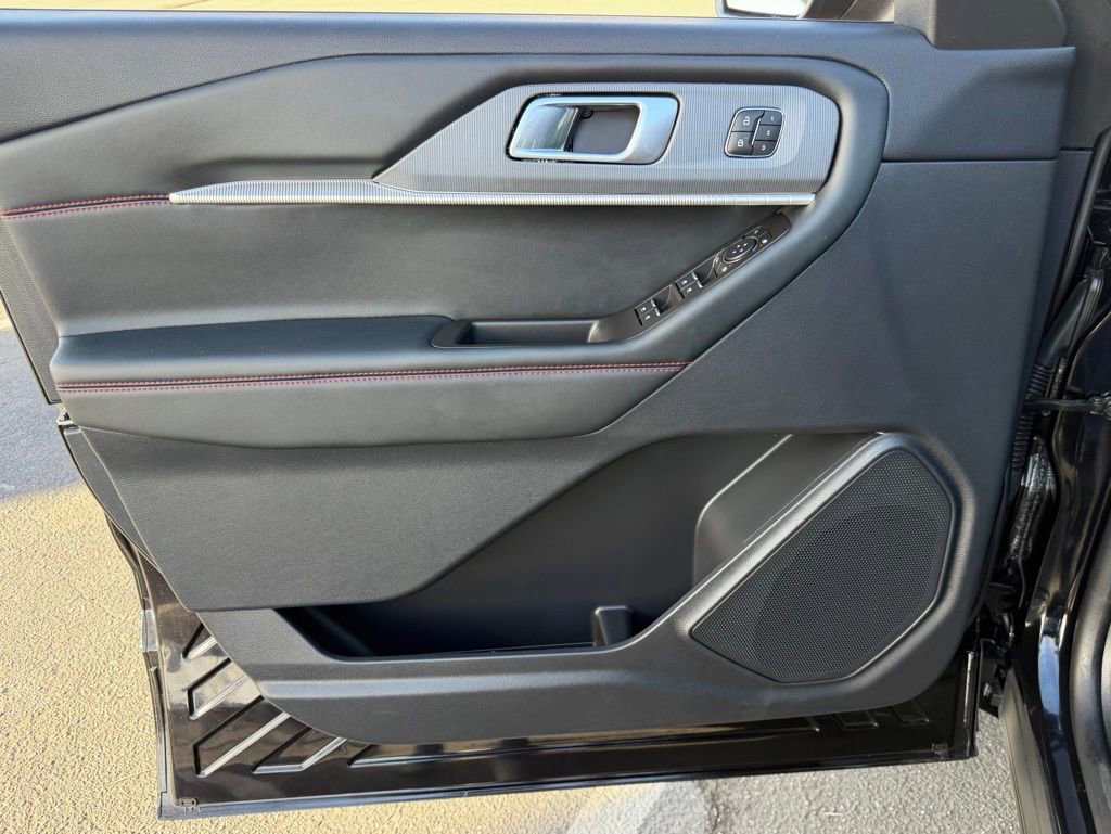 Used 2025 Ford Explorer ST-Line w/ Premium Package image 14