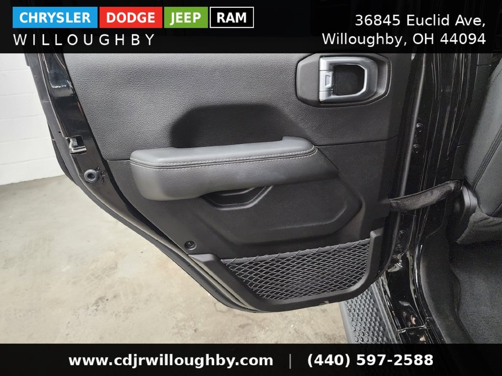 Used 2023 Jeep Wrangler Unlimited Sahara w/ Cold Weather Group AWD/4WD image 25