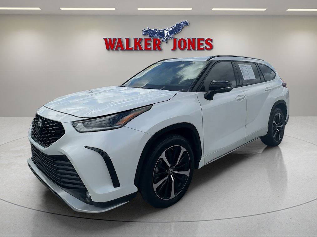Used 2021 Toyota Highlander XSE image 2