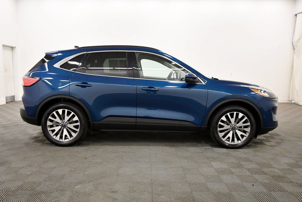 Used 2020 Ford Escape Titanium w/ Titanium Premium Package 2.0 AWD/4WD image 9