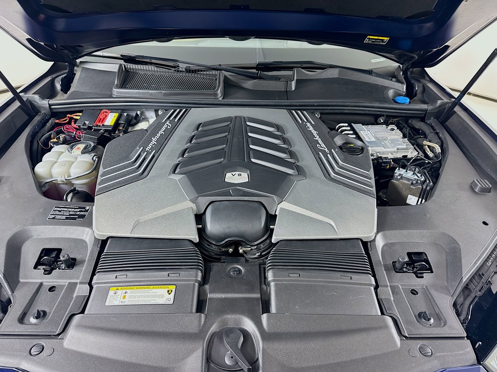 Used 2020 Lamborghini Urus image 33