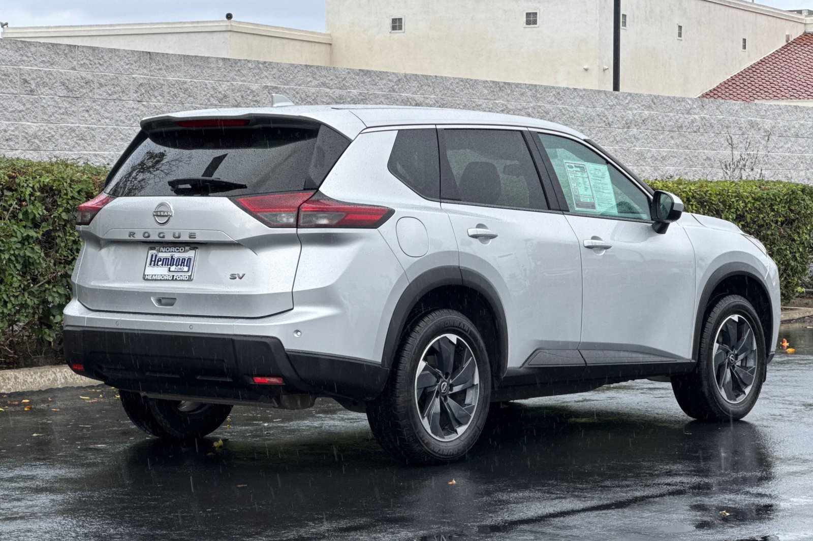 Used 2024 Nissan Rogue SV image 4