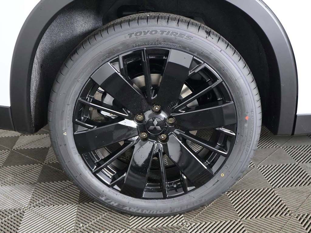 New 2026 Mitsubishi Outlander LE FWD image 20