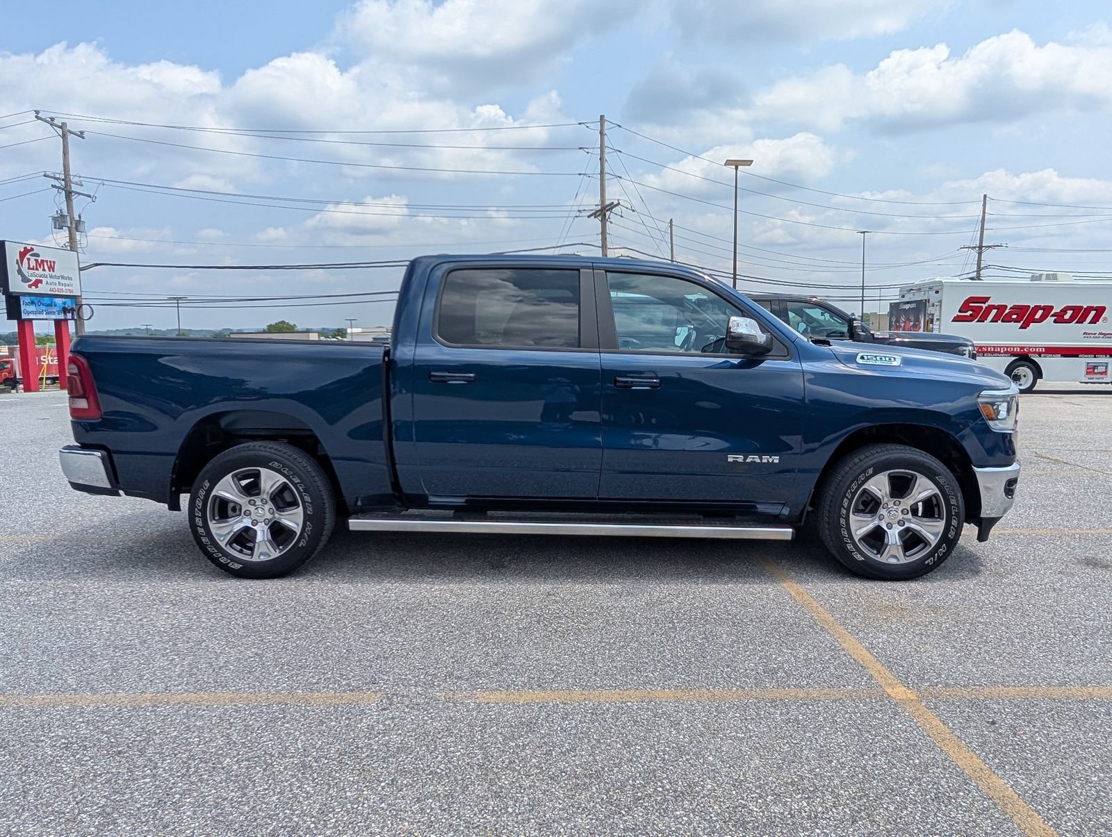 Used 2023 RAM 1500 Laramie AWD/4WD image 2