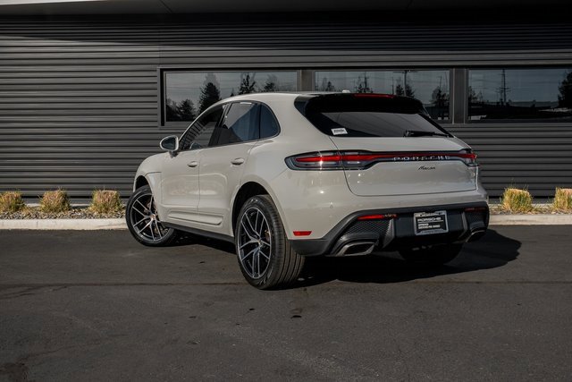 Used 2022 Porsche Macan w/ Premium Package Plus image 3