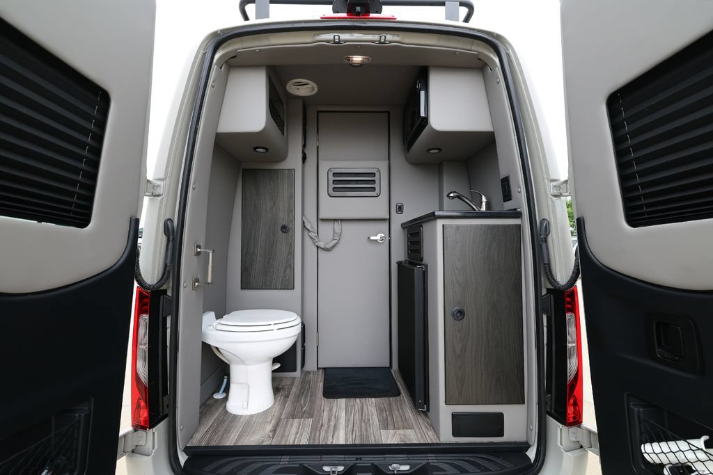 Used 2023 Mercedes-Benz Sprinter 3500 image 29