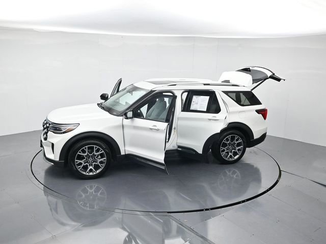 Certified 2025 Ford Explorer Platinum w/ Ultimate Package image 45