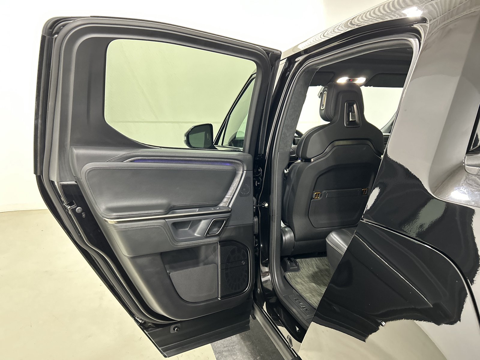 Used 2024 Rivian R1T Adventure AWD/4WD image 17