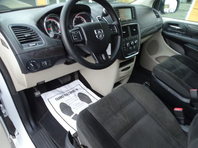 Used 2019 Dodge Grand Caravan SE w/ UConnect Hands-Free Group image 23