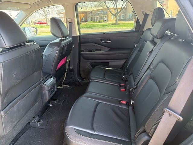 Used 2022 Nissan Pathfinder SL w/ Cargo Package FWD image 16