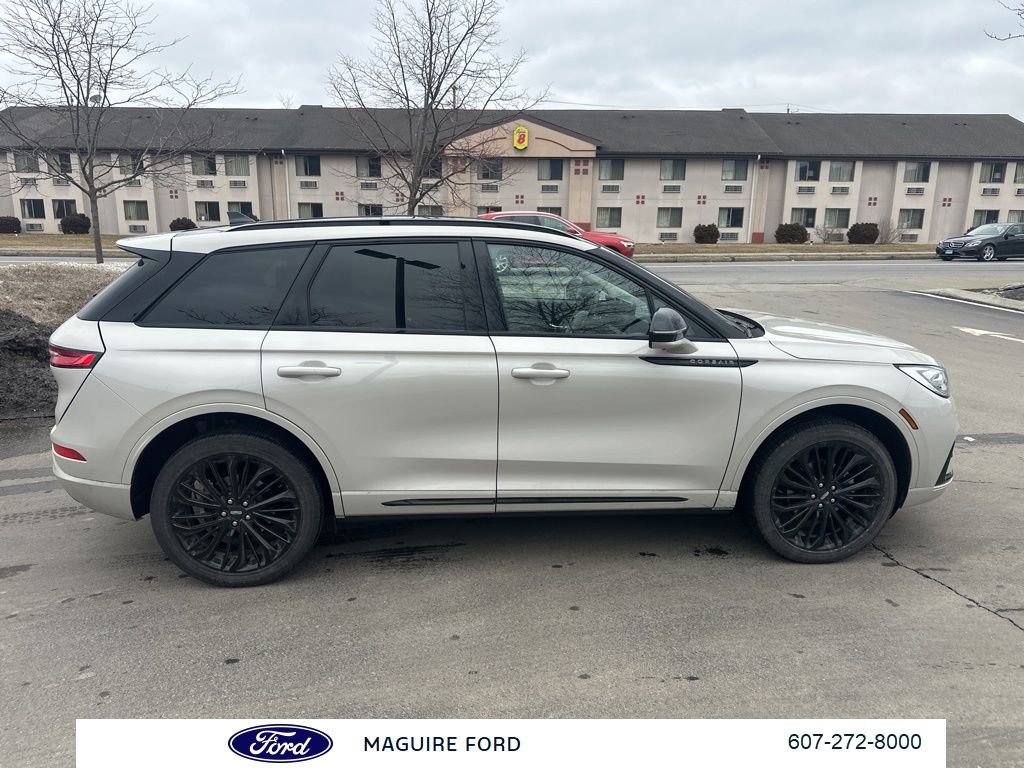 Used 2024 Lincoln Corsair Reserve w/ Equipment Group 201A image 3