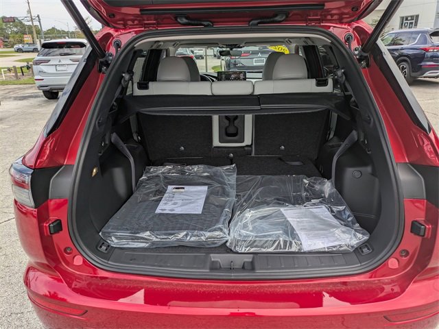 New 2025 Mitsubishi Outlander SE image 12