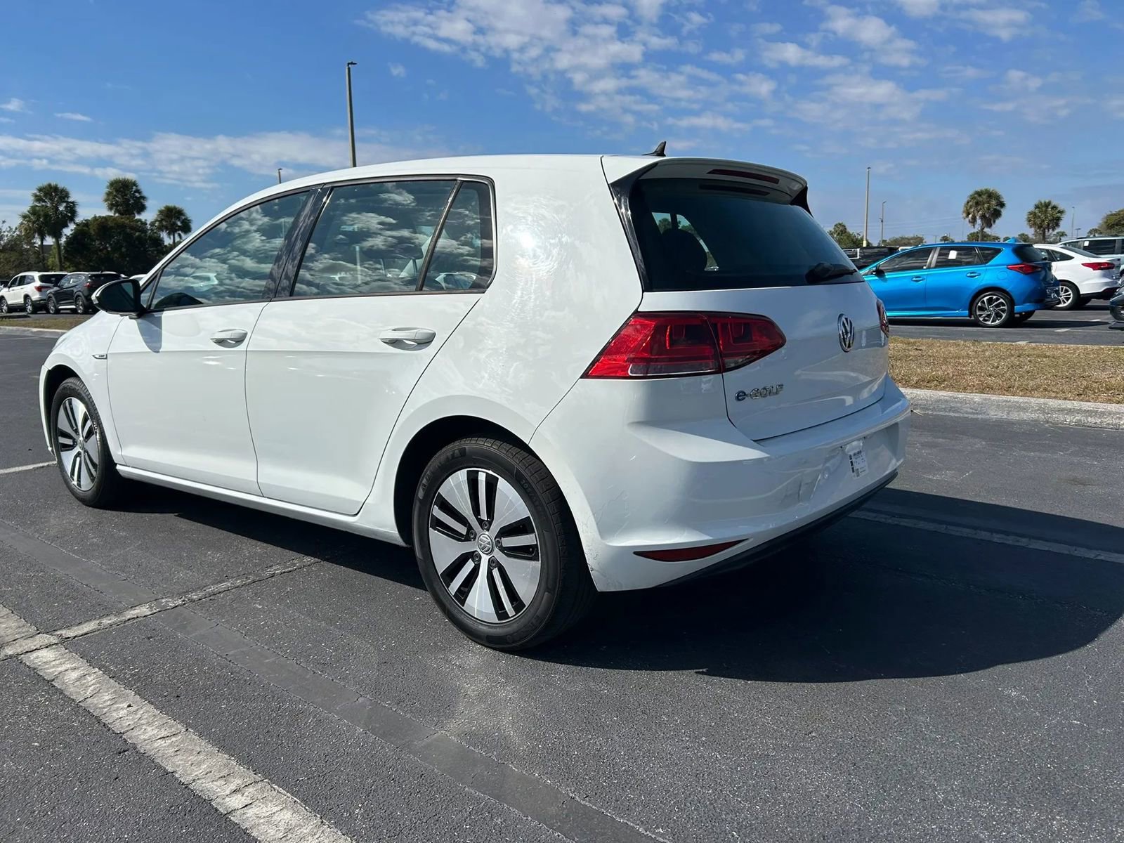 Used 2016 Volkswagen e-Golf SE FWD image 6