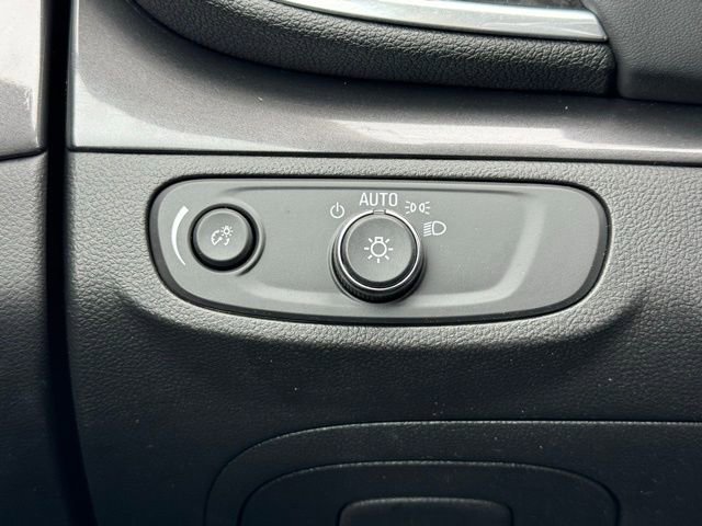Certified 2021 Buick Encore Preferred AWD/4WD image 27