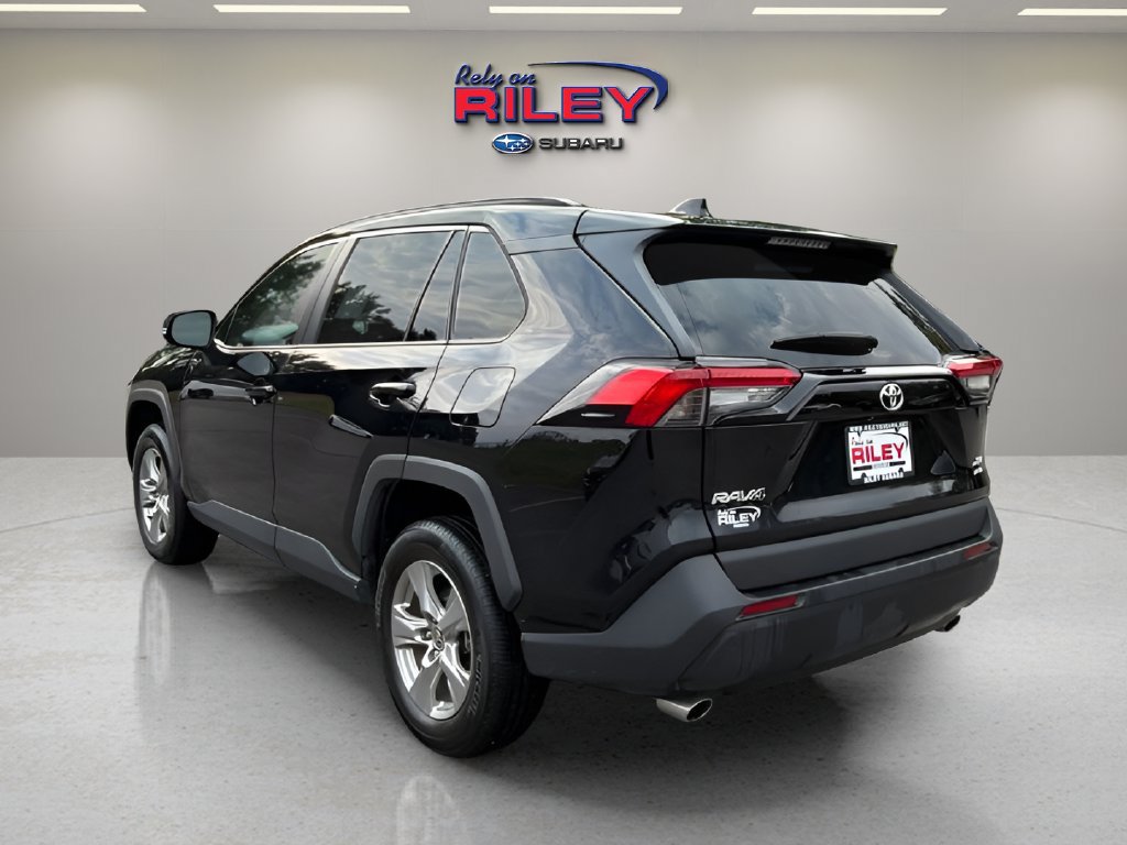 Used 2025 Toyota RAV4 XLE AWD/4WD image 4