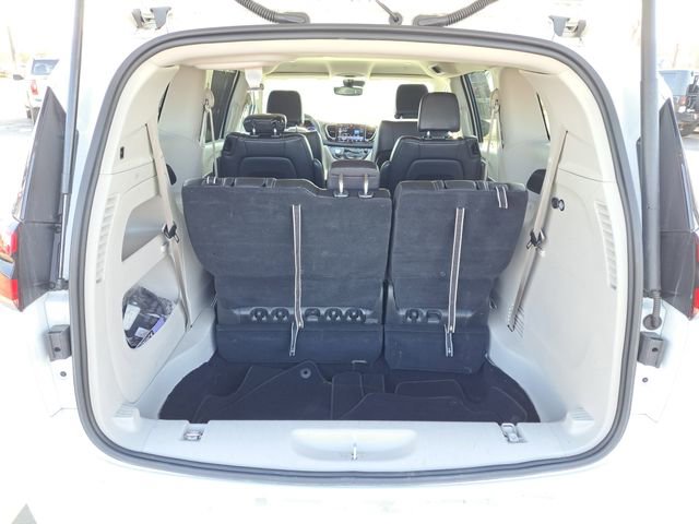 Used 2024 Chrysler Pacifica Touring-L image 26